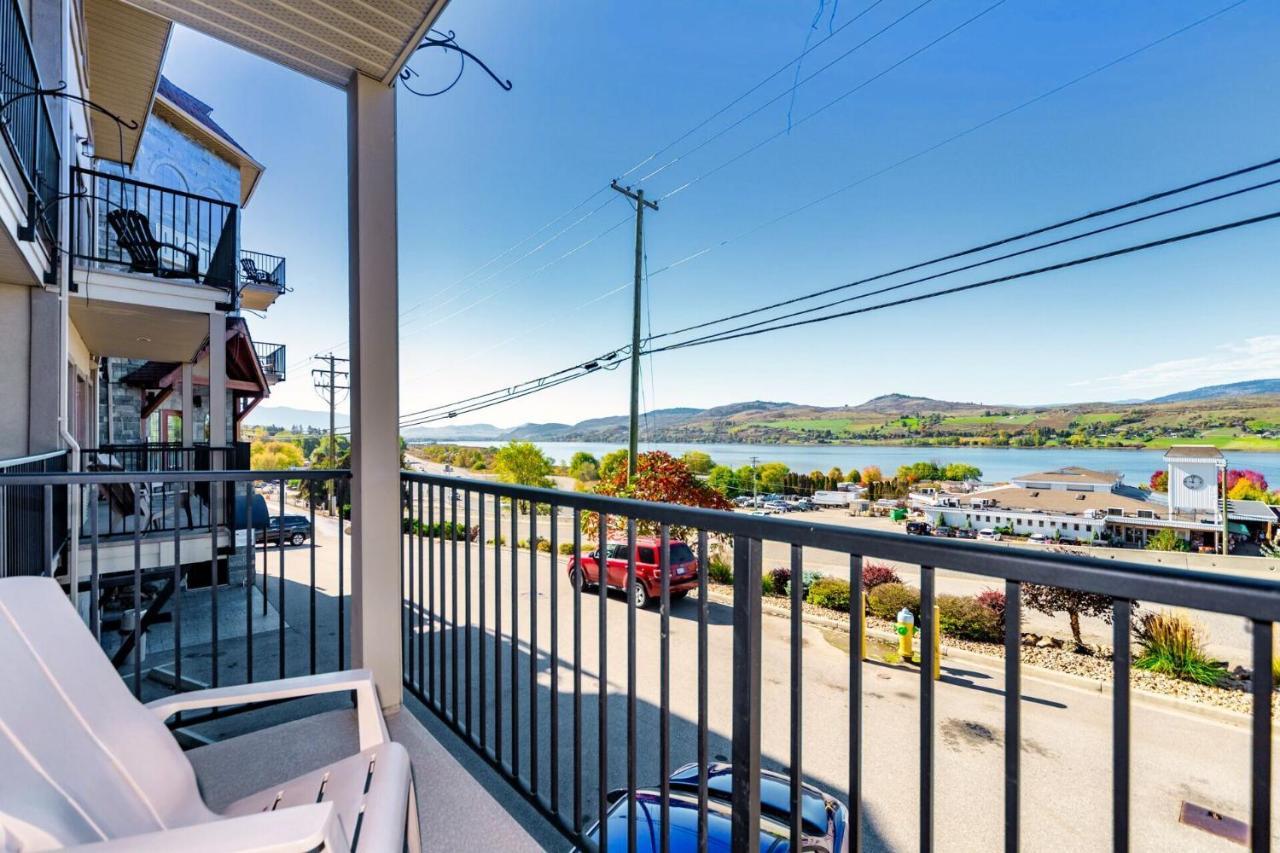 The Castle At Swan Lake Vernon Exterior foto