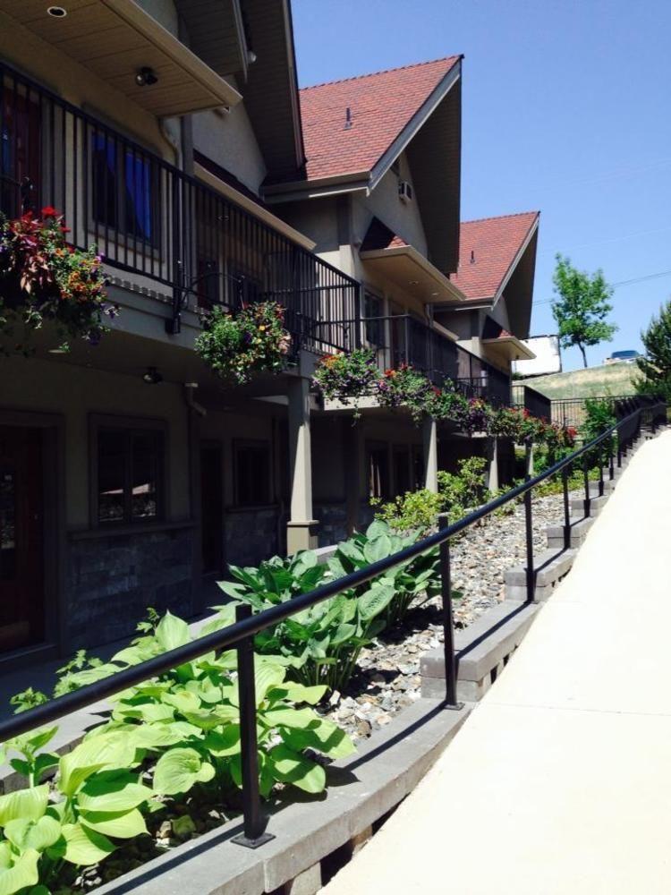 The Castle At Swan Lake Vernon Exterior foto