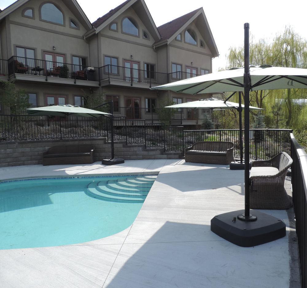 The Castle At Swan Lake Vernon Exterior foto