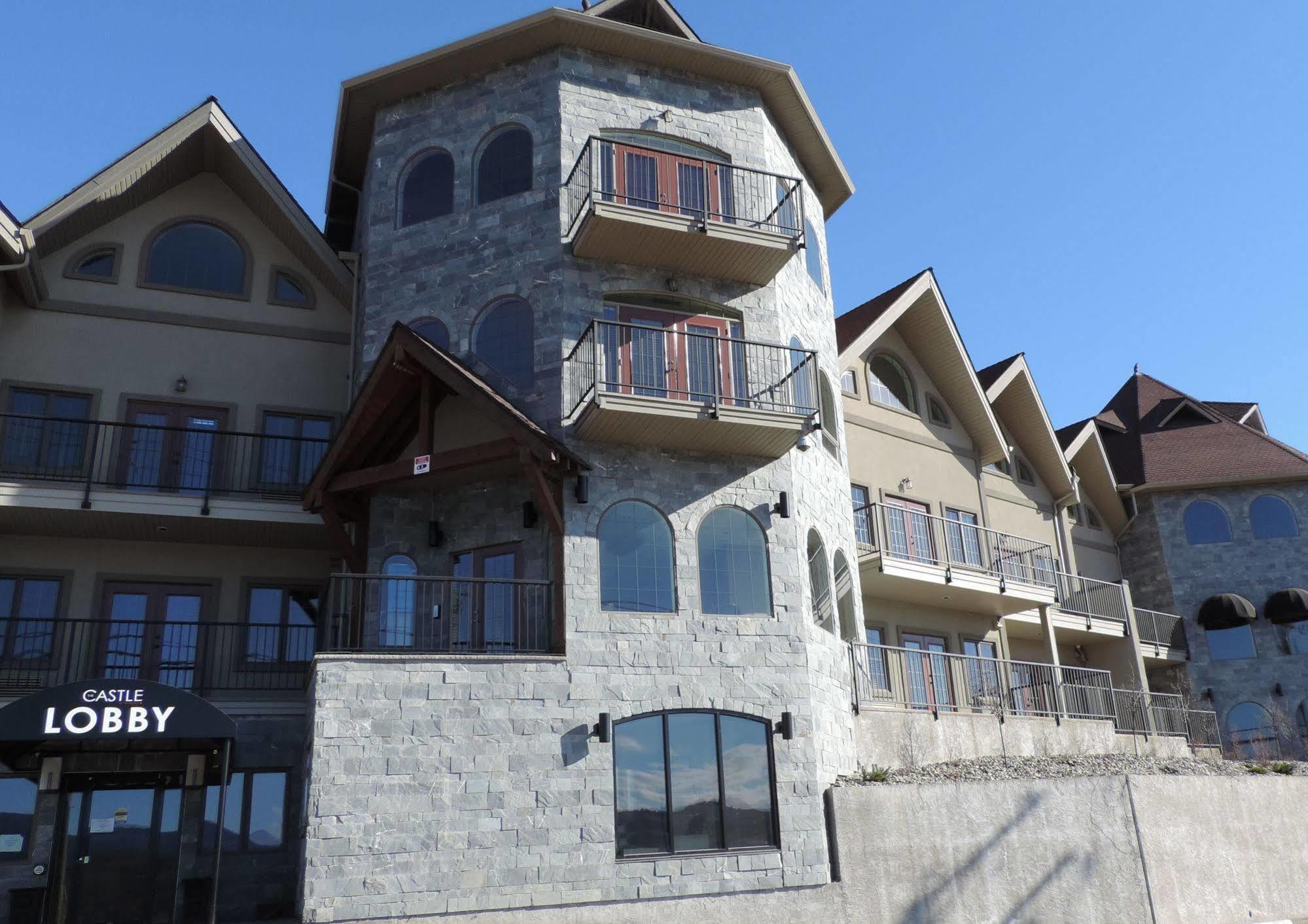 The Castle At Swan Lake Vernon Exterior foto